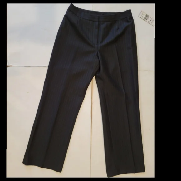 🆕️Evane-Picone Black Pin-Stripe Pant Suit 6P
